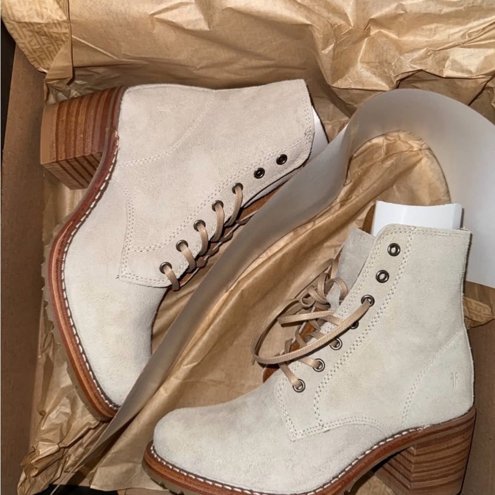 Frye Sabrina Lace Up Heeled Boots